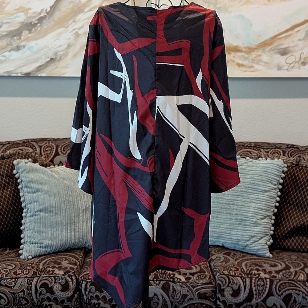 Abstract Patterned Top - Picture 2 of 3